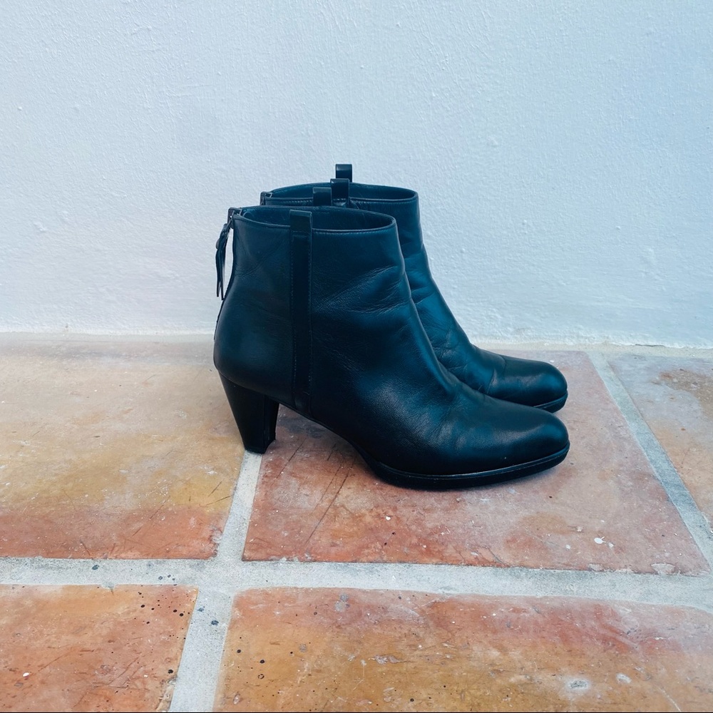 🖤STUART WEITZMAN LEATHER BOOTIES 🖤